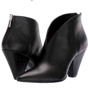 💕 Gorgeous Black Faux Leather Pointed Toe Ankle Boot with Block Heel Size 10M